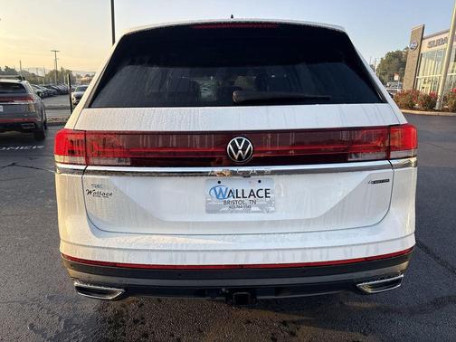 Opal White Pearl 2026 Volkswagen Atlas 2.0T SE w/Technology