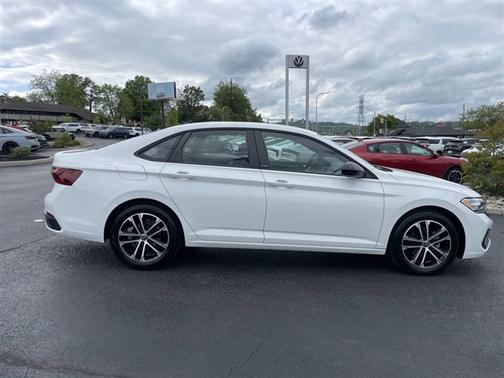 Pure White 2024 Volkswagen Jetta 1.5T Sport