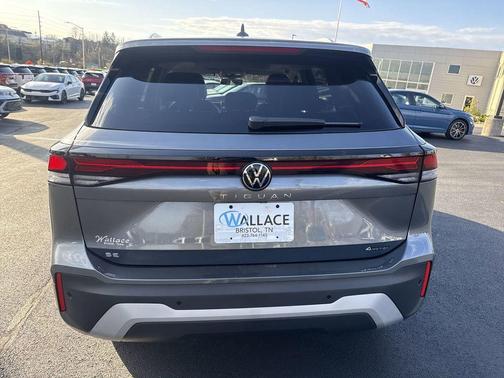Platinum Gray Metallic 2026 Volkswagen Tiguan 2.0T SE