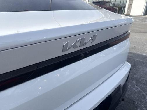 Snow White Pearl 2026 Kia K4 GT-LINE