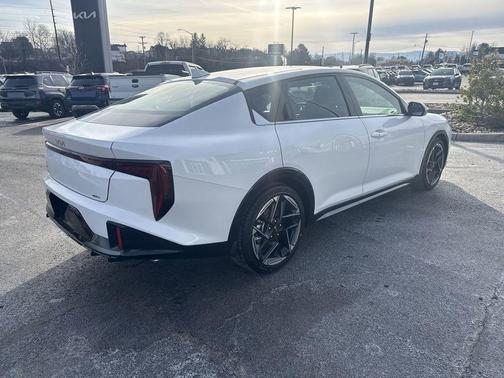 Snow White Pearl 2026 Kia K4 GT-LINE