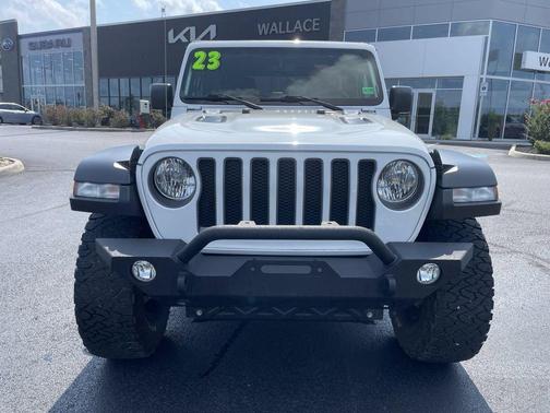 Bright White Clearcoat 2023 Jeep Wrangler Rubicon