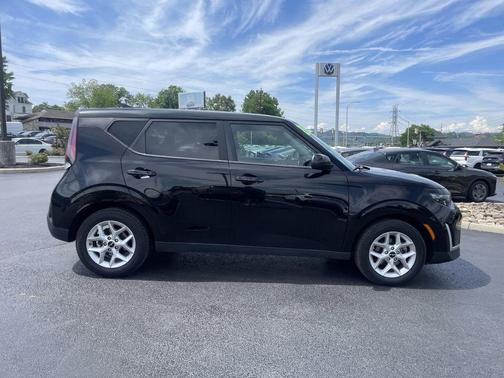 Fusion Orange 2023 Kia Soul LX
