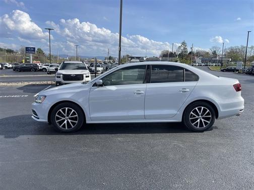 White Silver Metallic 2017 Volkswagen Jetta 1.4T SE