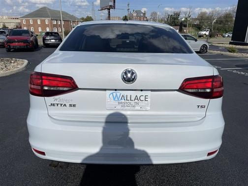 White Silver Metallic 2017 Volkswagen Jetta 1.4T SE