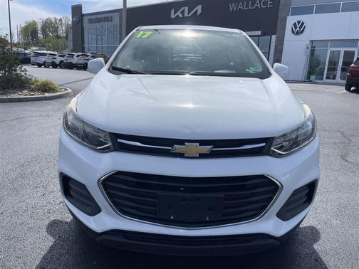 Summit White 2017 Chevrolet Trax LS