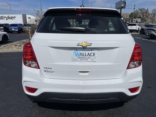 Summit White 2017 Chevrolet Trax LS