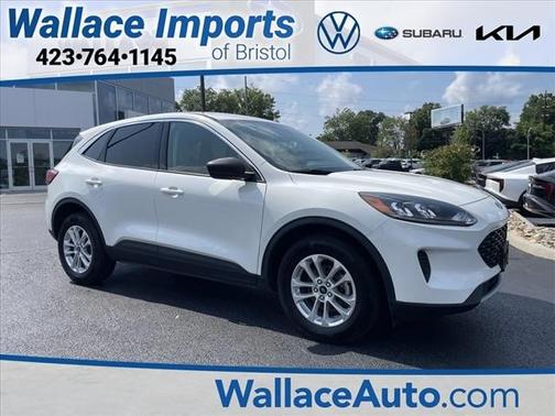 White Metallic 2022 Ford Escape SE