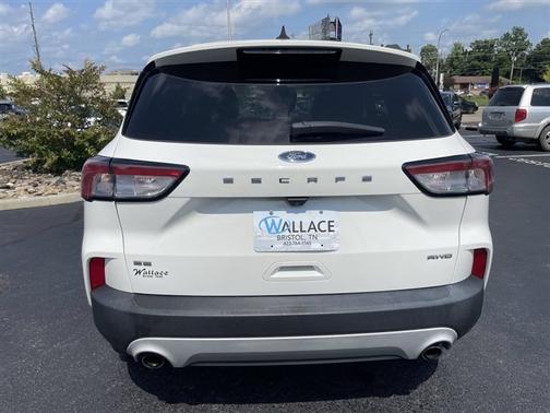 White Metallic 2022 Ford Escape SE