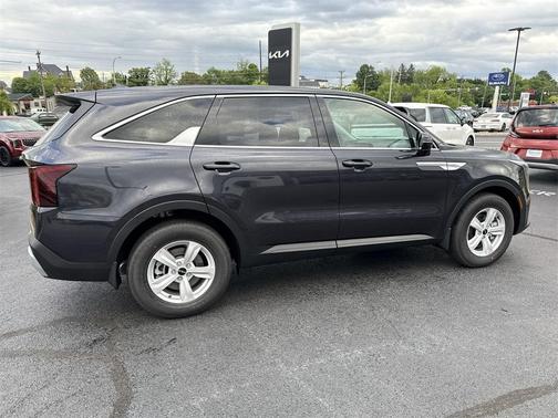 2025 Kia Sorento LX