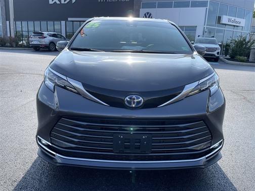 Magnetic Gray Metallic 2025 Toyota Sienna Limited
