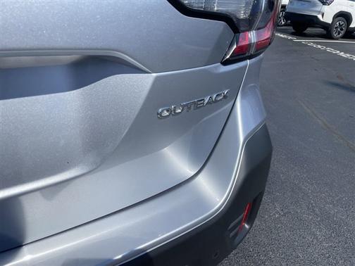 Ice Silver Metallic 2022 Subaru Outback Limited
