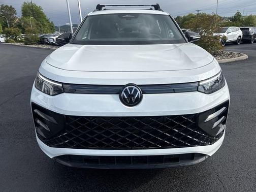 Opal White Pearl 2026 Volkswagen Tiguan 2.0T SE R-Line Black