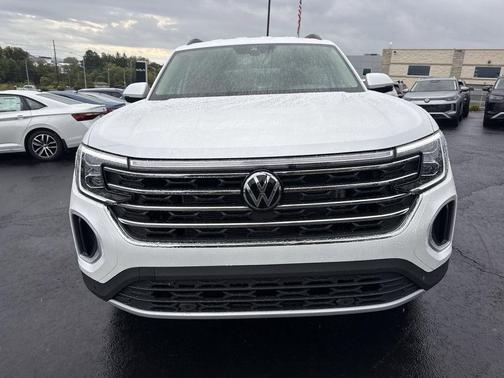 Opal White Pearl 2026 Volkswagen Atlas 2.0T SE w/Technology