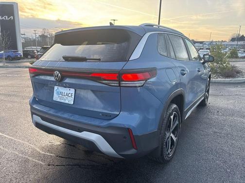 Monterey Blue Pearl 2026 Volkswagen Tiguan 2.0T SE