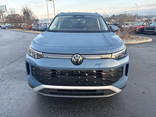 Monterey Blue Pearl 2026 Volkswagen Tiguan 2.0T SE