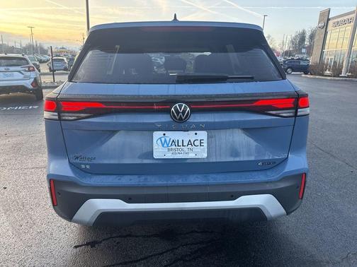 Monterey Blue Pearl 2026 Volkswagen Tiguan 2.0T SE