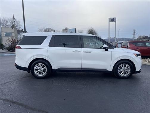 2023 Kia Carnival LX