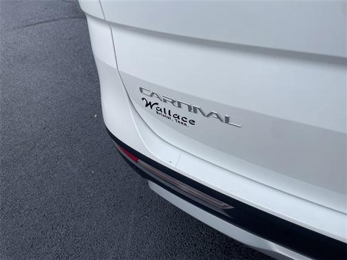 2023 Kia Carnival LX