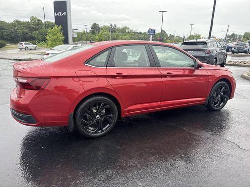 Kings Red Metallic 2026 Volkswagen Jetta 1.5T SE