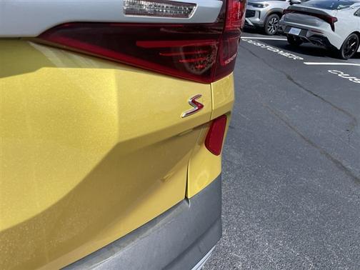 Starbright Yellow / Black Roof 2021 Kia Seltos S