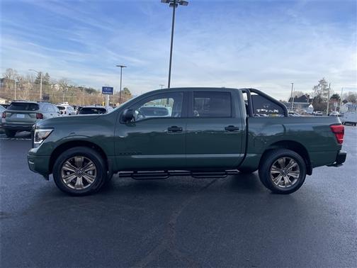 2024 Nissan Titan SV