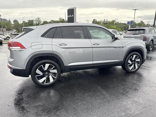 2025 Volkswagen Atlas Cross Sport 2.0T SE w/Technology