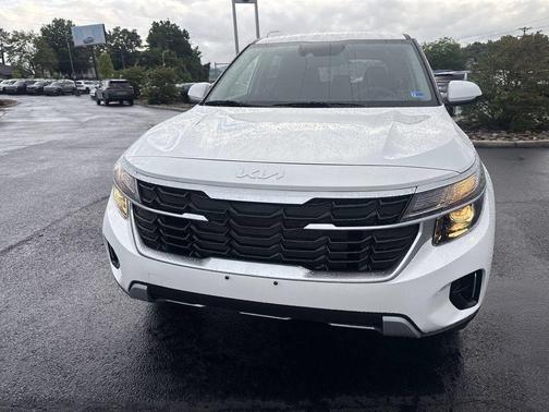Snow White Pearl 2026 Kia Seltos LX