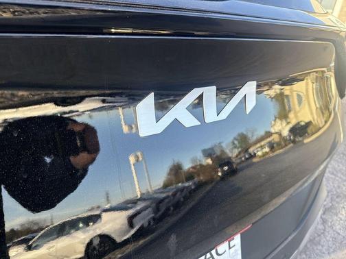 Ebony Black 2026 Kia Sportage LX