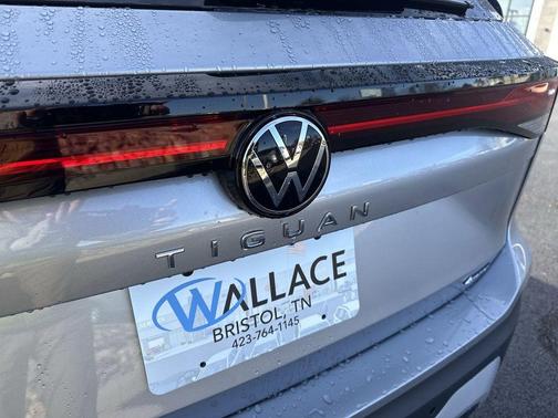 Pyrite Silver Metallic 2026 Volkswagen Tiguan 2.0T SE