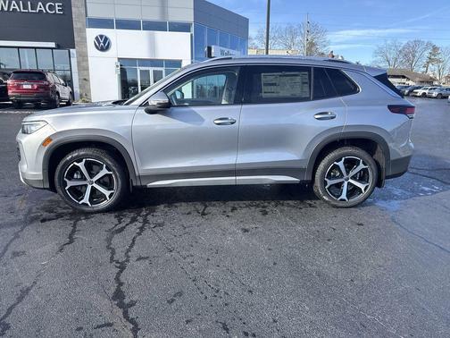Pyrite Silver Metallic 2026 Volkswagen Tiguan 2.0T SE
