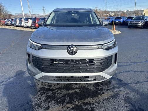 Pyrite Silver Metallic 2026 Volkswagen Tiguan 2.0T SE