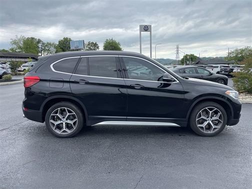 Black Sapphire Metallic 2018 BMW X1 sDrive28i