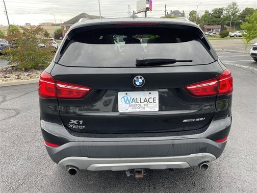 Black Sapphire Metallic 2018 BMW X1 sDrive28i