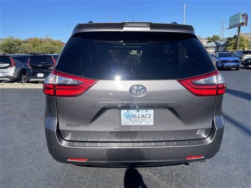2020 Toyota Sienna XLE