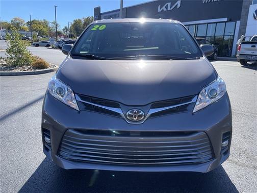 2020 Toyota Sienna XLE