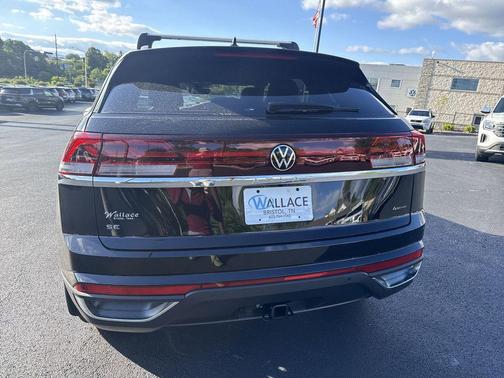 Deep Black Pearl 2026 Volkswagen Atlas Cross Sport 2.0T SE W/TECHNOLOGY