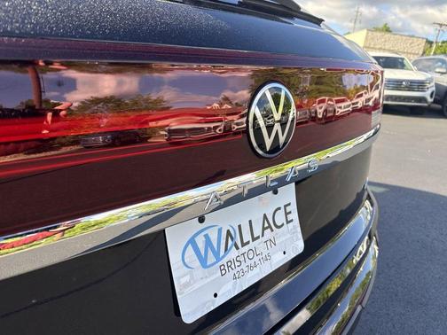 Deep Black Pearl 2026 Volkswagen Atlas Cross Sport 2.0T SE W/TECHNOLOGY