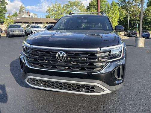 Deep Black Pearl 2026 Volkswagen Atlas Cross Sport 2.0T SE W/TECHNOLOGY