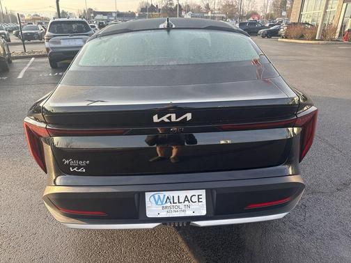 Aurora Black Pearl 2026 Kia K4 LX