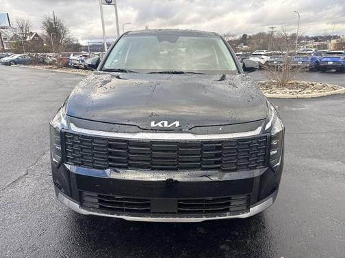 Ebony Black 2026 Kia Sportage LX