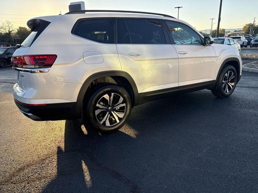 Opal White Pearl 2026 Volkswagen Atlas 2.0T SE