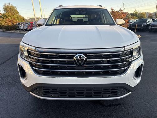 Opal White Pearl 2026 Volkswagen Atlas 2.0T SE