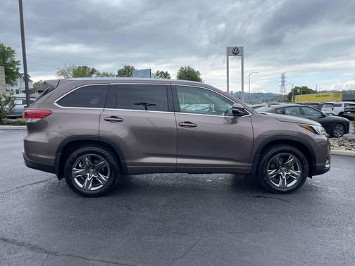 Walnut 2017 Toyota Highlander Limited Platinum