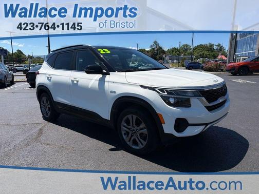 Clear White / Black Roof 2023 Kia Seltos S