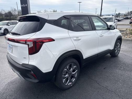 Snow White Pearl 2026 Kia Seltos LX