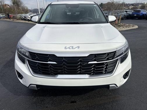 Snow White Pearl 2026 Kia Seltos LX