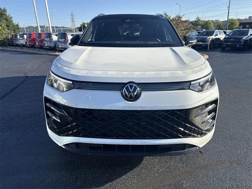 2025 Volkswagen Tiguan 2.0T SE R-Line Black
