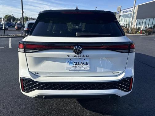 2025 Volkswagen Tiguan 2.0T SE R-Line Black