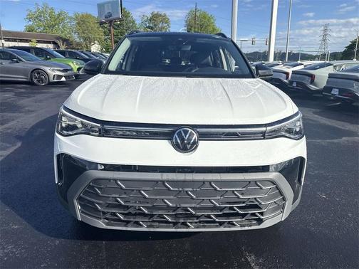 2025 Volkswagen Taos 1.5T SE Black